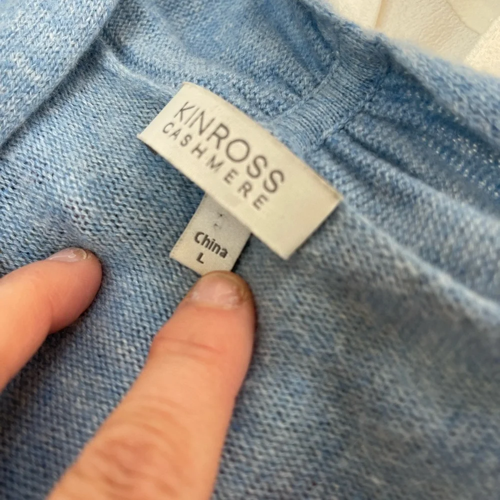 Kinross Cashmere - Picture 5 of 6